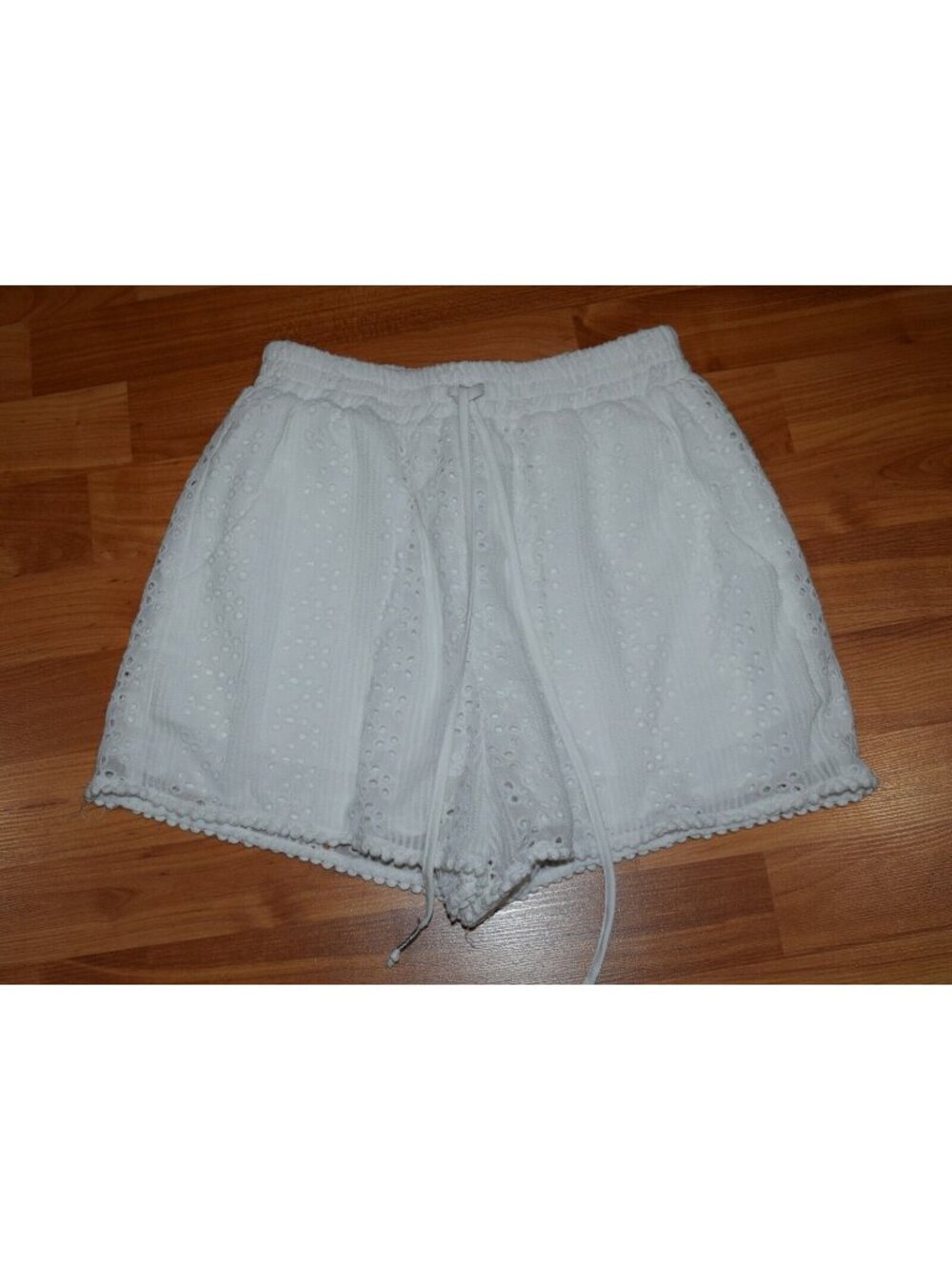 J.O.A. Los Angeles Women's Sz S White Stretch Waist Eyelet Shorts